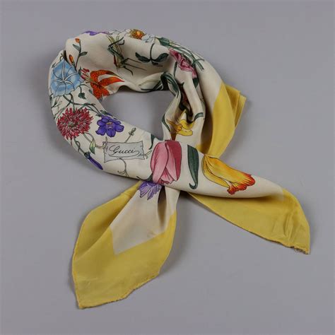 foulard gucci vintage in vendita milano|Ma foulard di Gucci non è sinonimo solo di Flora.